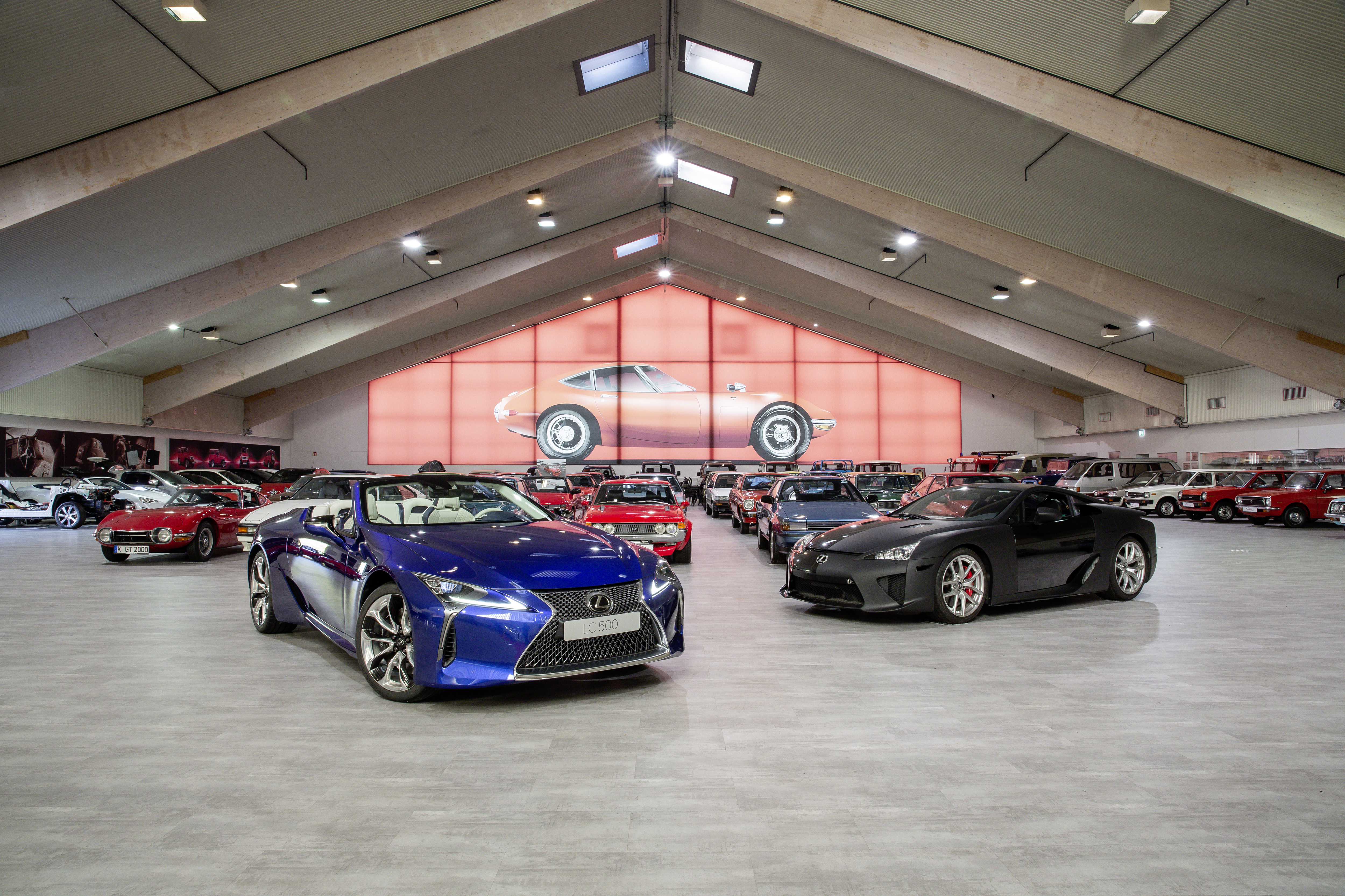 Toyota Collection Ausblick Opening März 2024 Motorsport-Tag und 35 Jahre Lexus V8 Lexus LC 500 Cabriolet und Lexus LFA in der Toyota Collection<br>Quelle Toyota